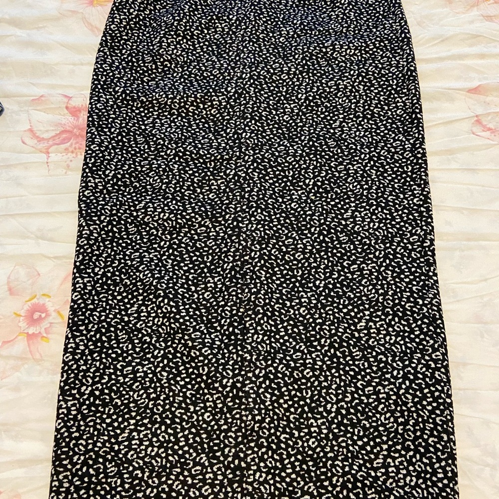 Black  anana Republic midi skirt with design in size 0